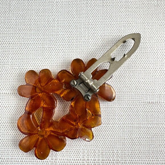 1930s Apple-Juice Bakelite Daisy Dress Clip - Picture 3 of 5